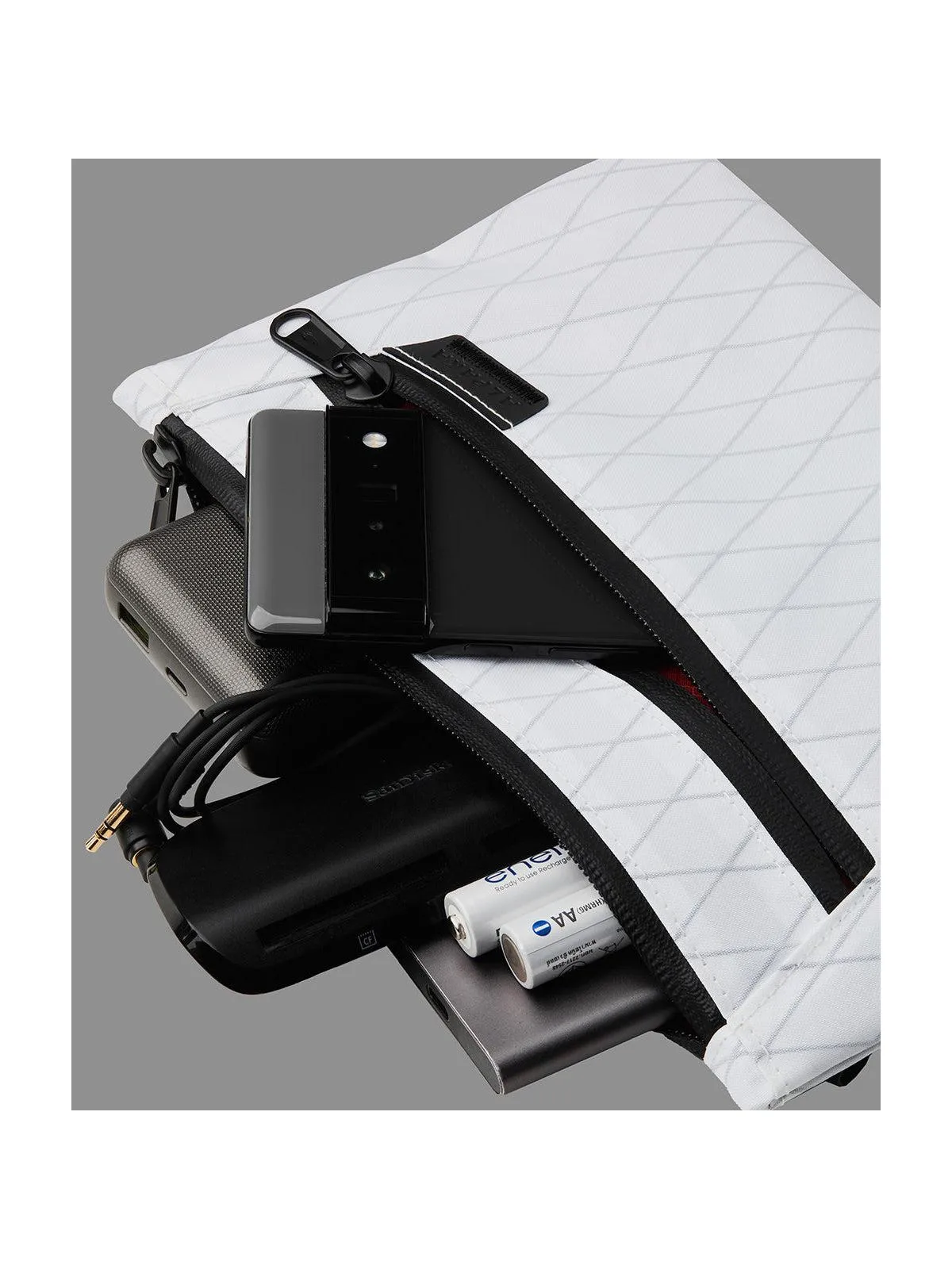 Alpaka Zip Pouch Max Limited Edition Arctic White