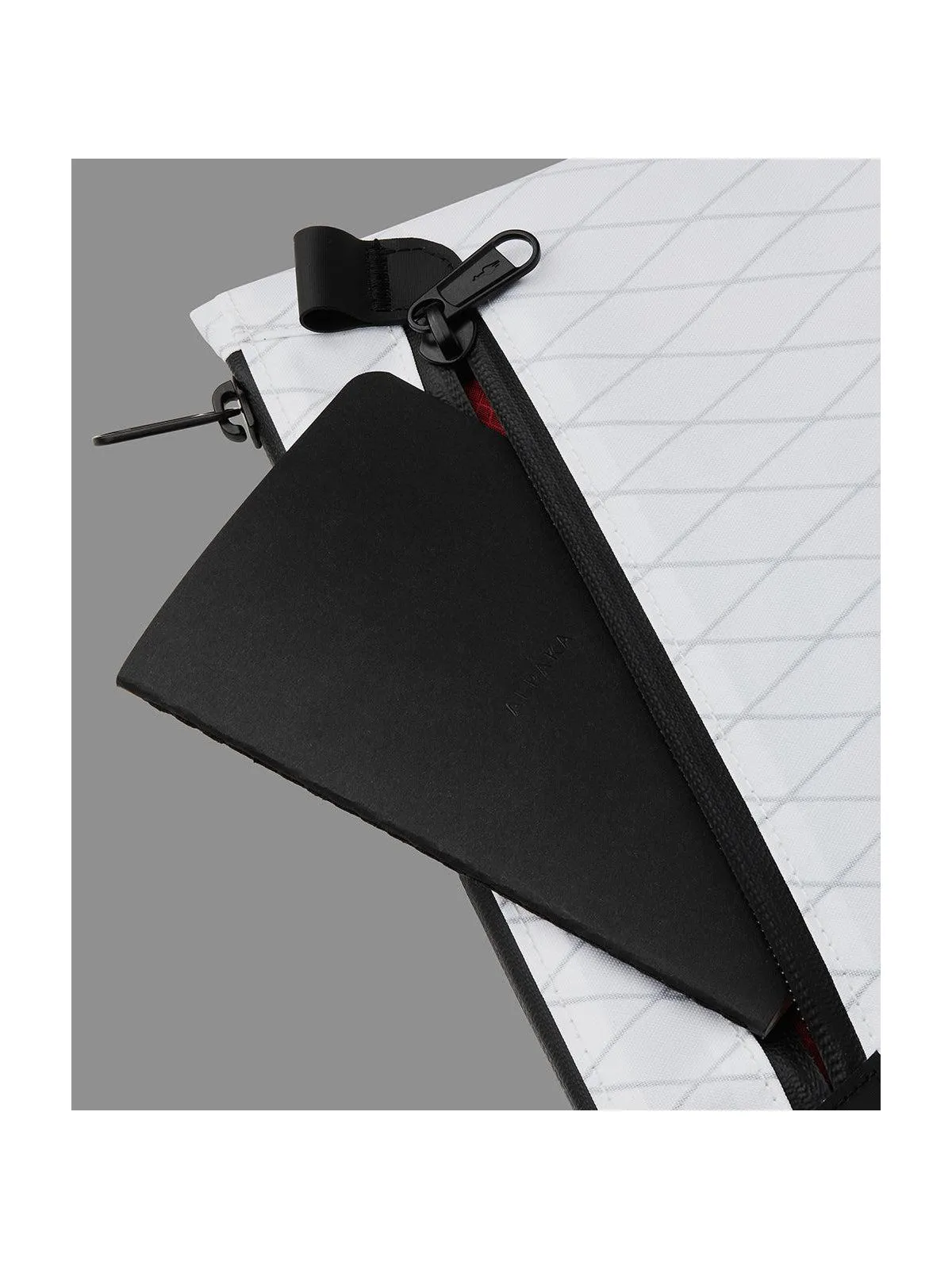 Alpaka Zip Pouch Max Limited Edition Arctic White