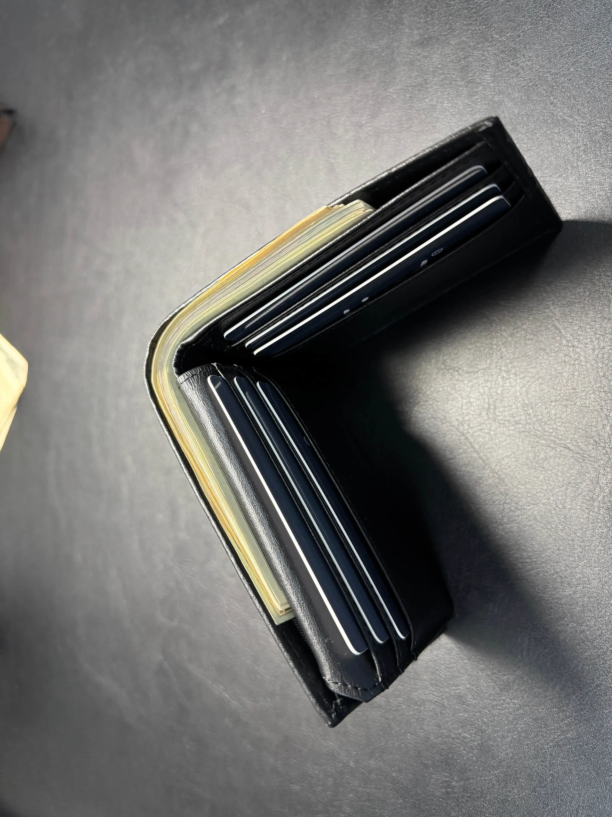 Carbon Fibre Bifold Wallet for Men With Photo ID Window and RFID Blocking