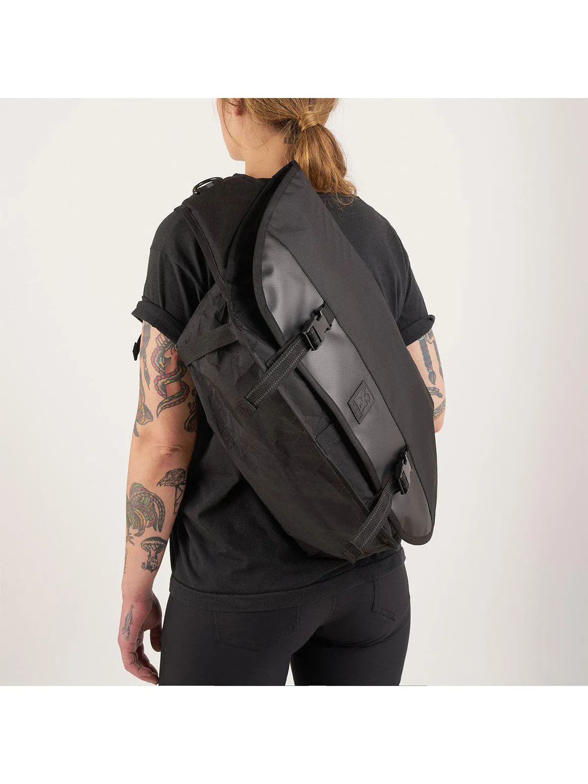 Chrome Industries BLCKCHRM 22X Citizen Messenger Bag